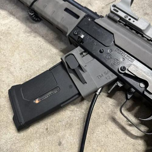 PSJ / 【予約受付中】TAPP Airsoft: TMサイガ12K M4マガジンアダプター 